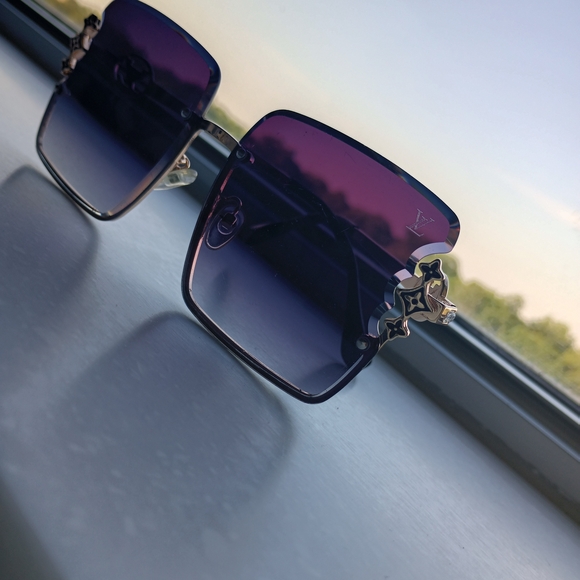 Louis Vuitton Square Sunglasses with Purple Gradient - Picture 1 of 15